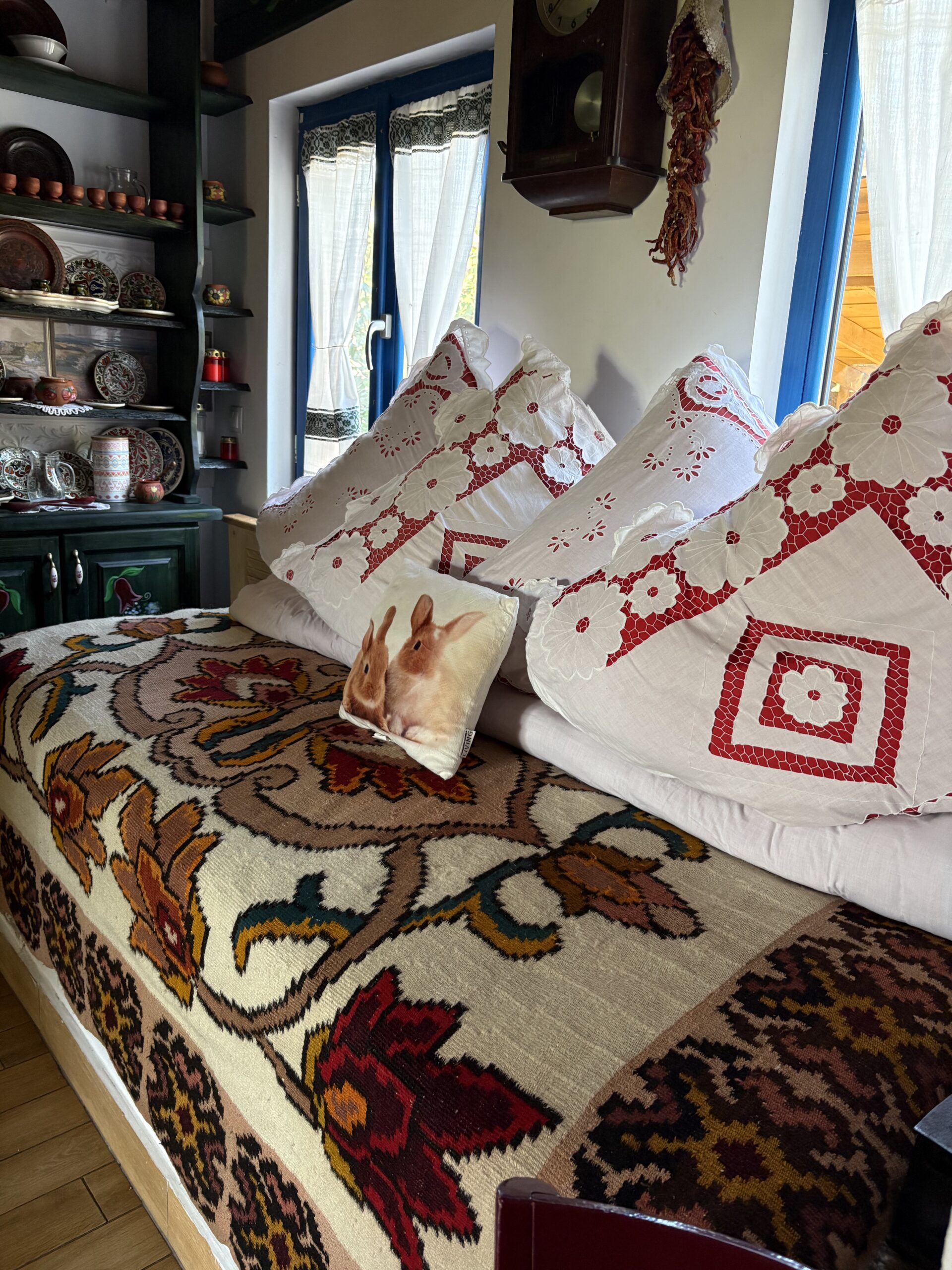 Foișor decorat cu lumânări pentru o aniversare de familie